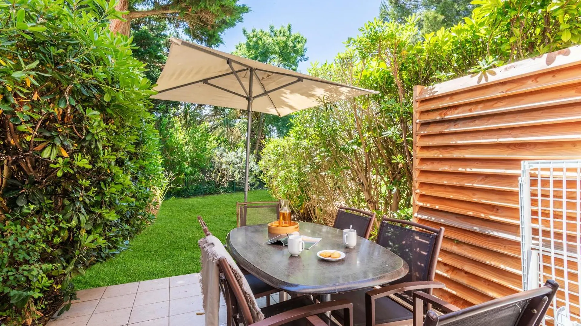Residence Pierre & Vacances Le Hameau De La Pinede Hyeres 3*,
