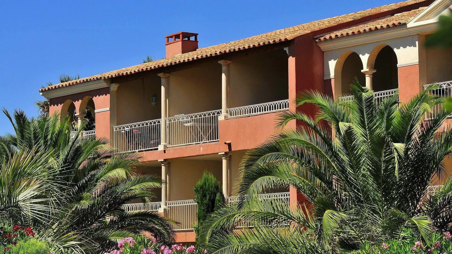 Residence Pierre & Vacances Le Hameau De La Pinede Hyeres 3*,  France
