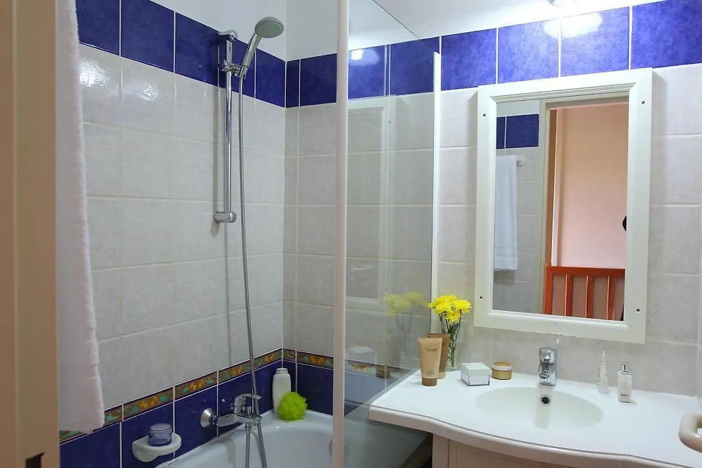 Residence Pierre & Vacances Le Hameau De La Pinede Hyeres 3*,
