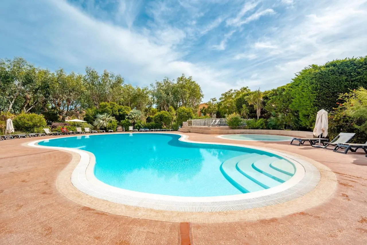Residence Pierre & Vacances Le Hameau De La Pinede Hyeres 3*,