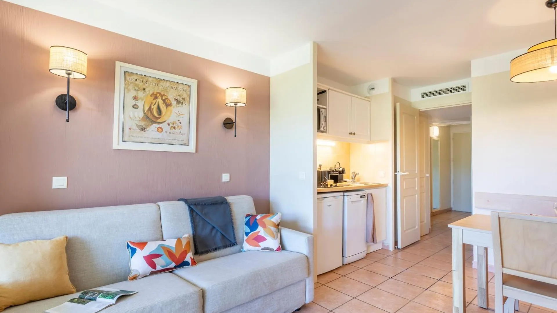 Residence Pierre & Vacances Le Hameau De La Pinede Hyeres 3*,