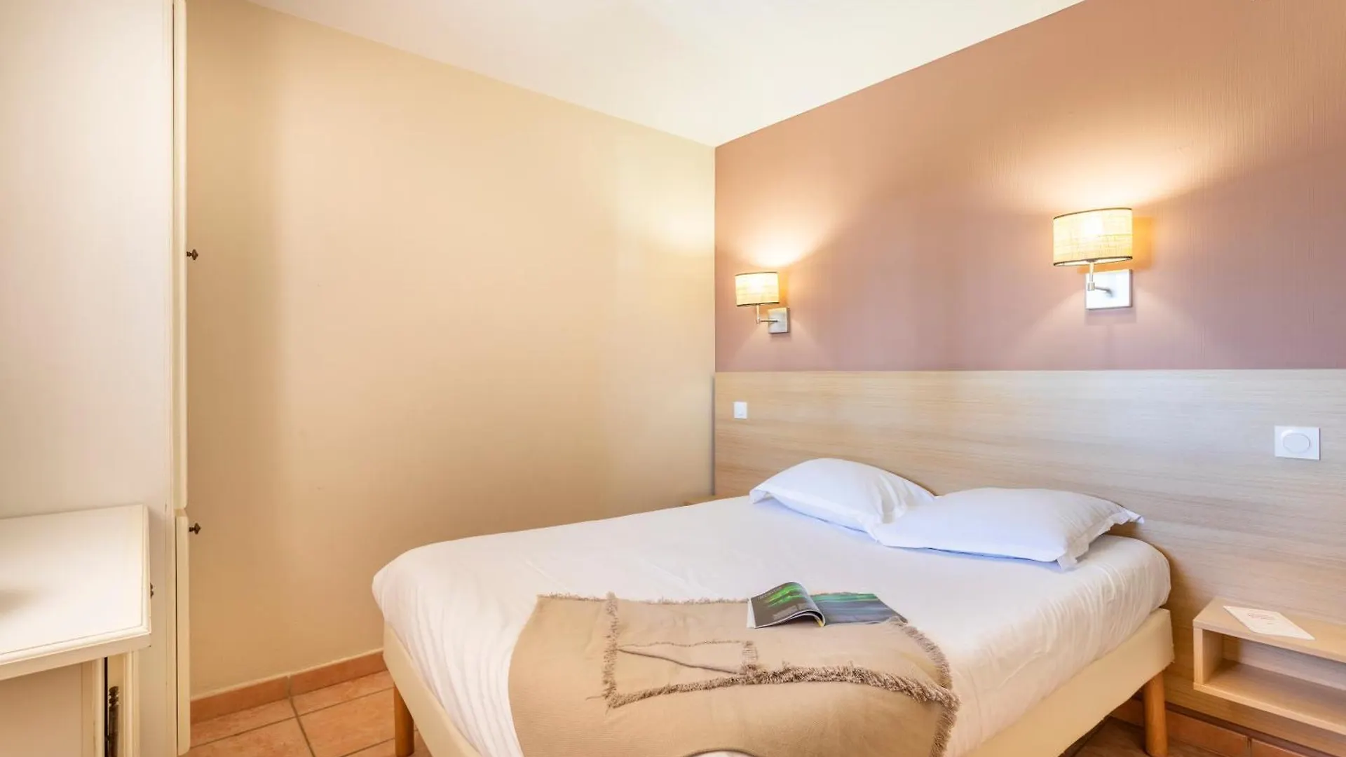 Residence Pierre & Vacances Le Hameau De La Pinede Hyeres 3*,