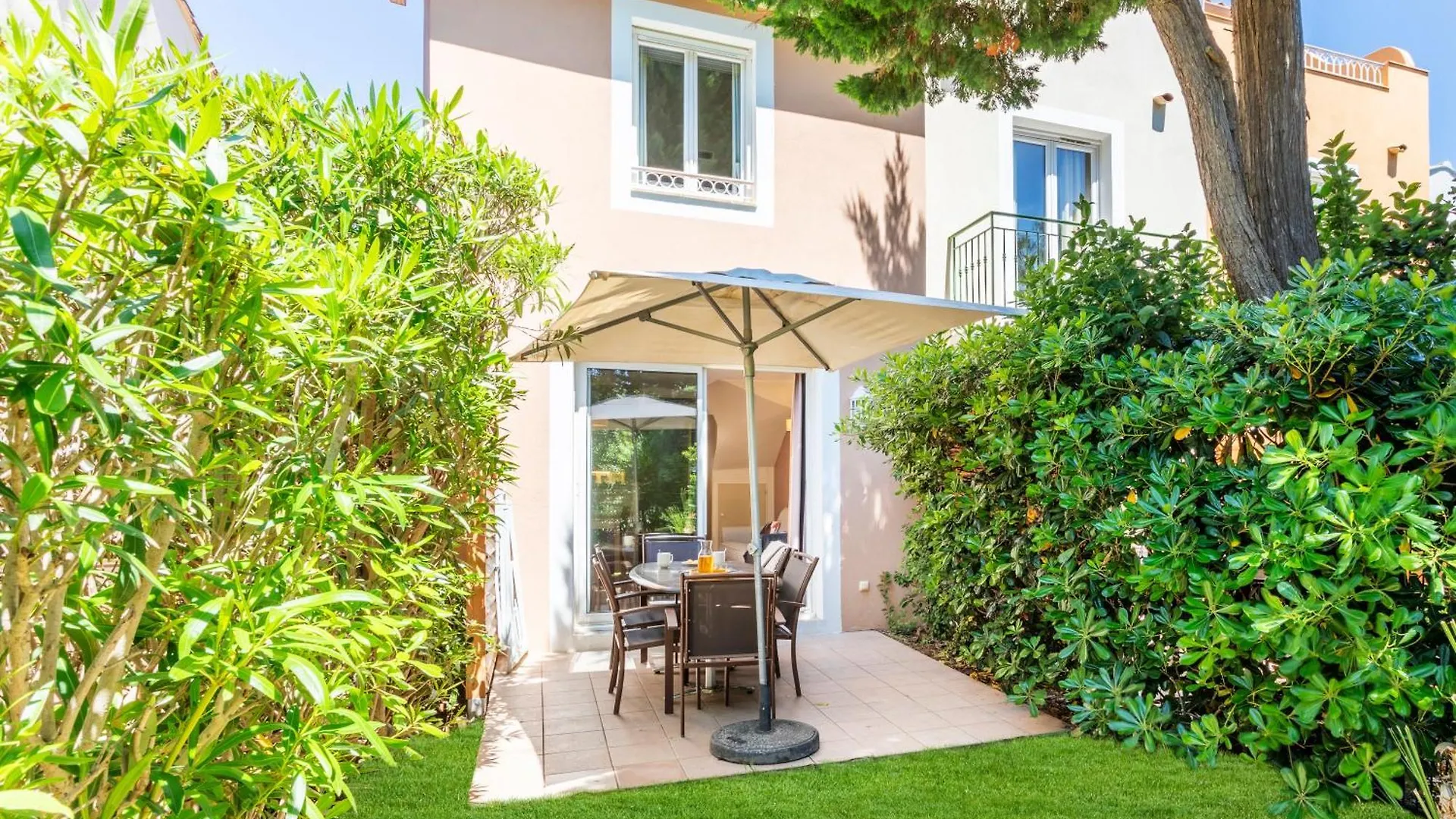 Aparthotel Residence Pierre & Vacances Le Hameau De La Pinede Hyeres