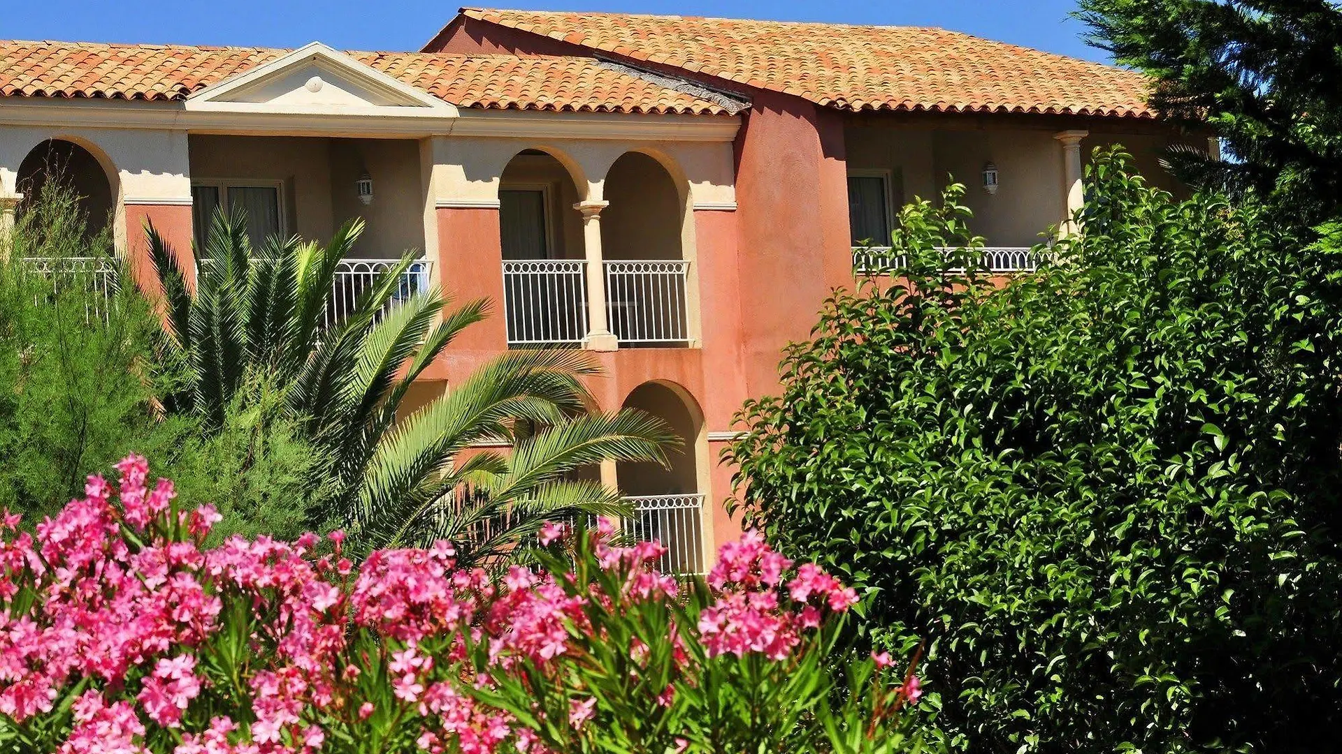 *** Aparthotel Residence Pierre & Vacances Le Hameau De La Pinede Hyeres France